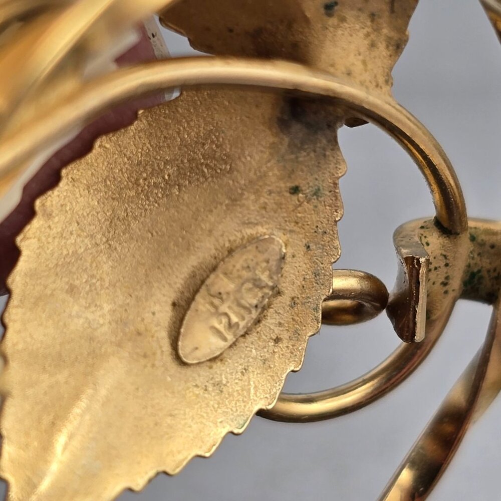 VTG Krementz Gold-Filled Carved Celluloid Rose Screw Back Earrings & Brooch Set - Picture 11 of 12